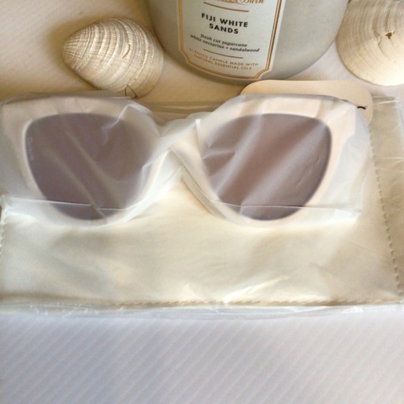 New! OTRA creamy cat eye sunglasses